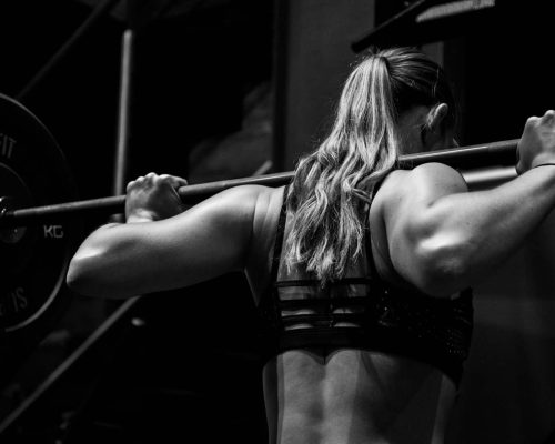 woman lifting barbell